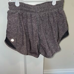 Lululemon hotty hot size 6 with 2.5 inch inseam